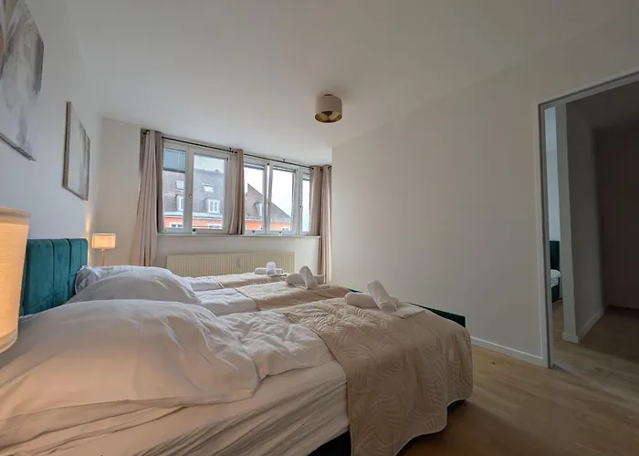 Munich Large Apartment 155 Qm And 5 Bedrooms With Roof Terrace In Centrally Located 1 To 14 Guests