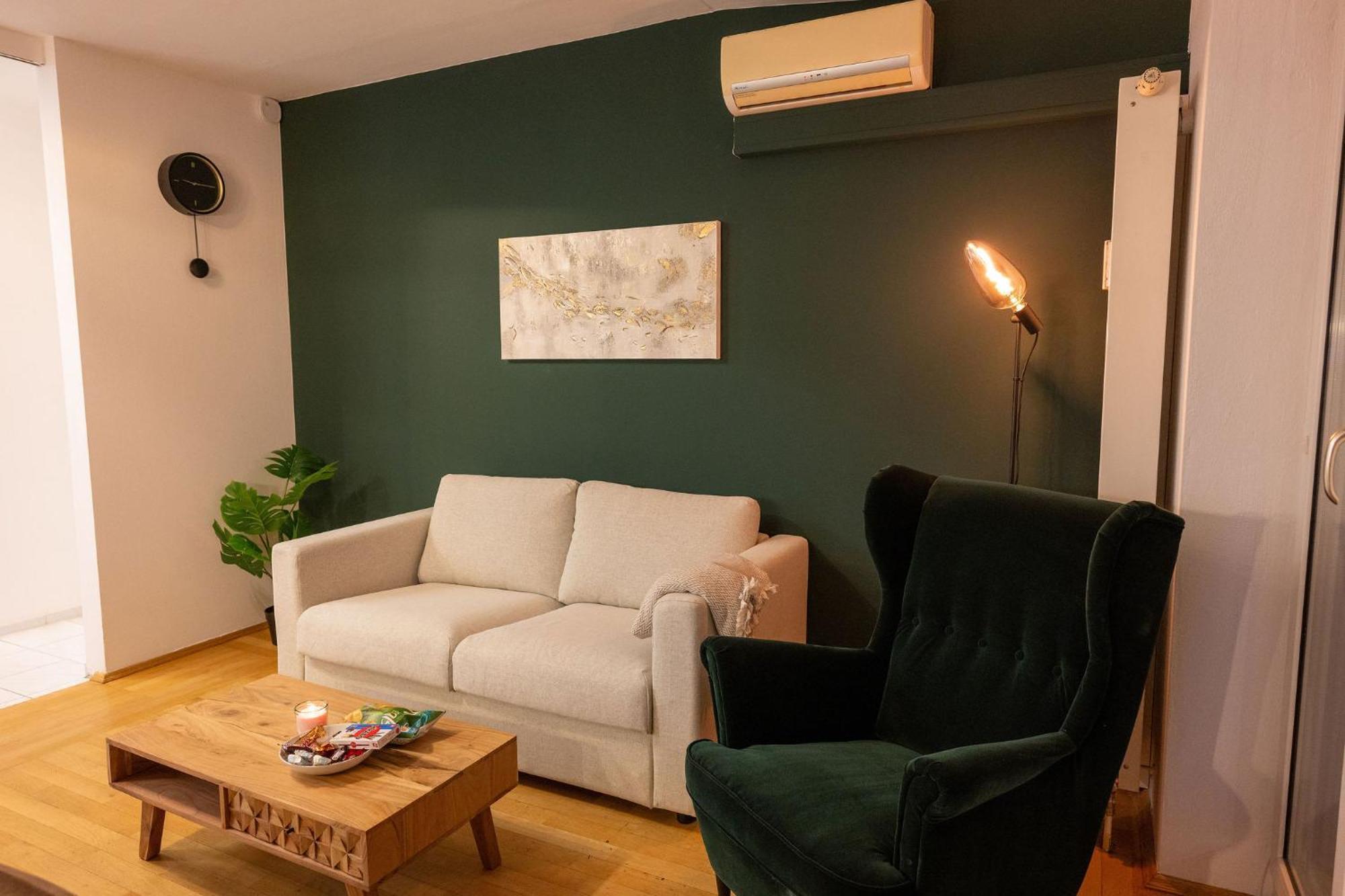 Apartment Large 155 Qm And 5 Bedrooms With Roof Terrace In Centrally Located 1 To 14 Guests Munich