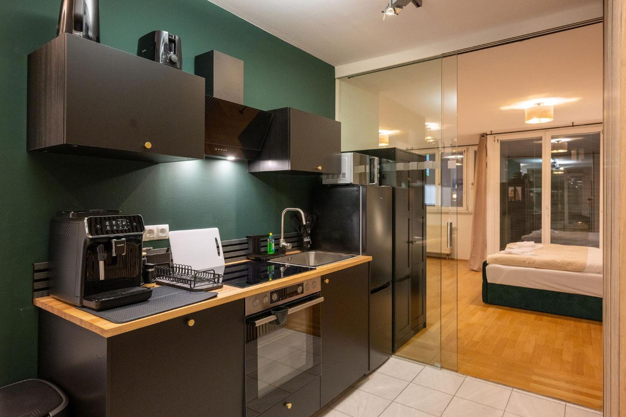 Large 155 Qm And 5 Bedrooms With Roof Terrace In Centrally Located 1 To 14 Guests Munich