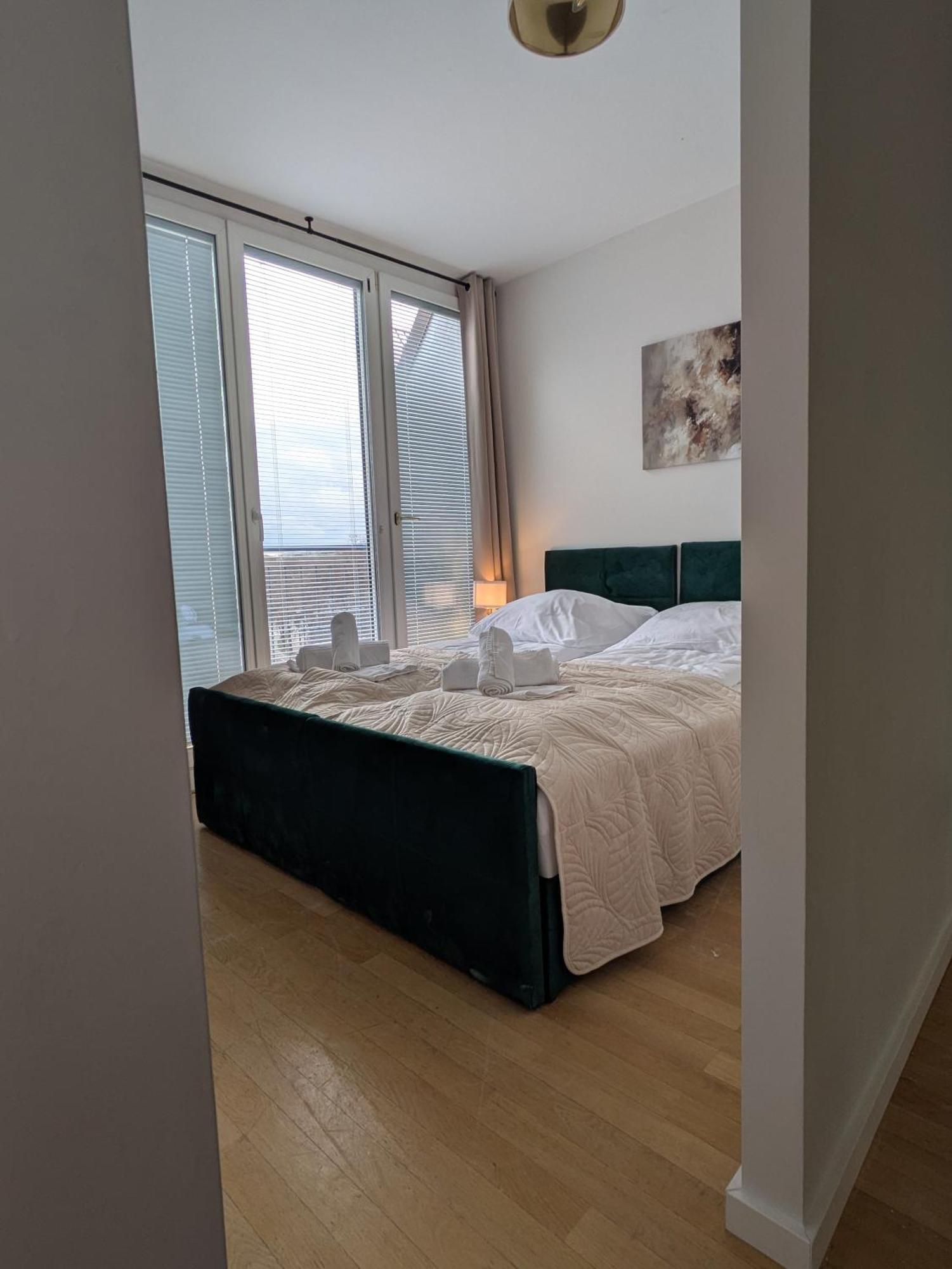 Large 155 Qm And 5 Bedrooms With Roof Terrace In Centrally Located 1 To 14 Guests * Munich