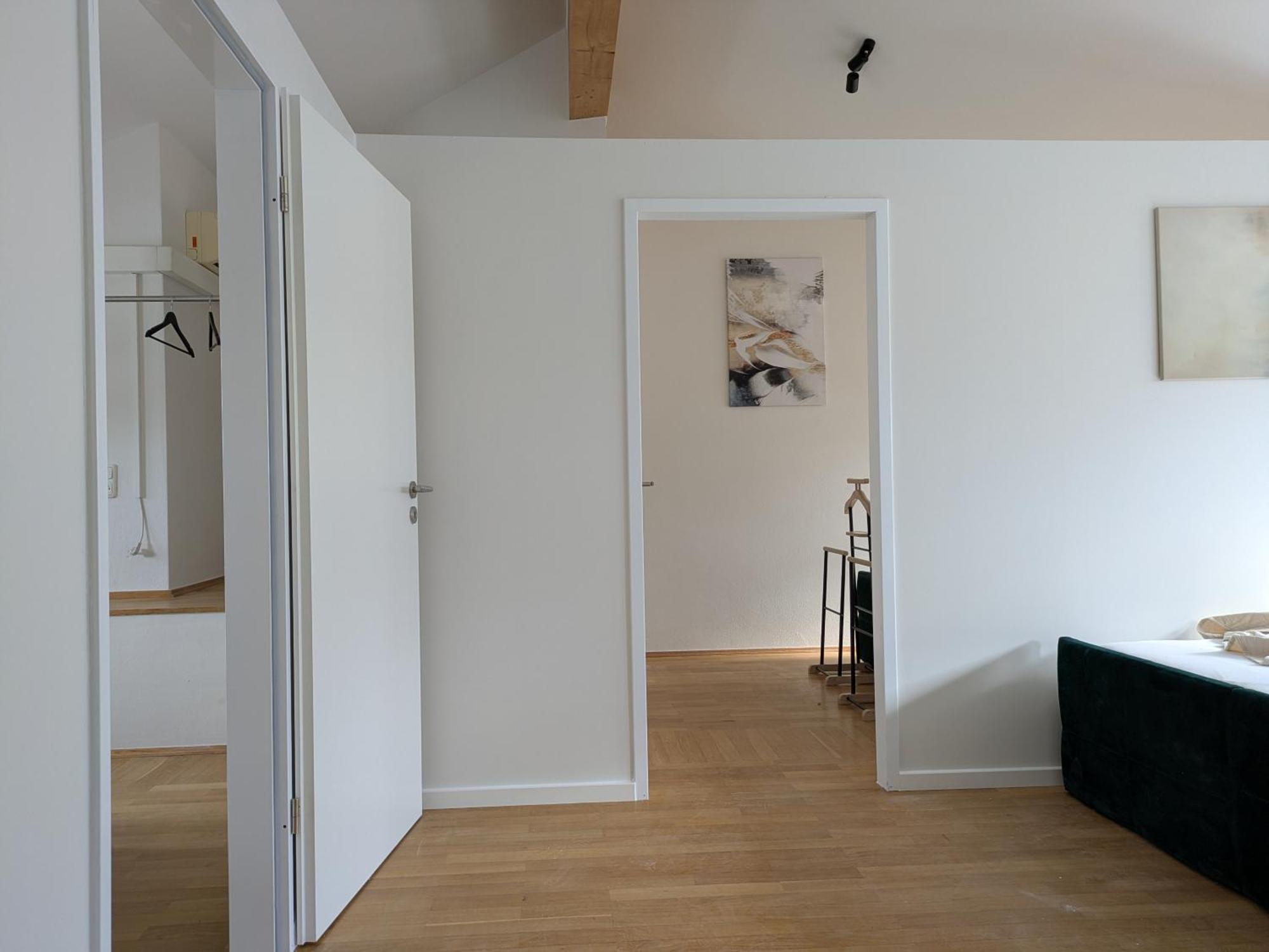 Large 155 Qm And 5 Bedrooms With Roof Terrace In Centrally Located 1 To 14 Guests Apartment *