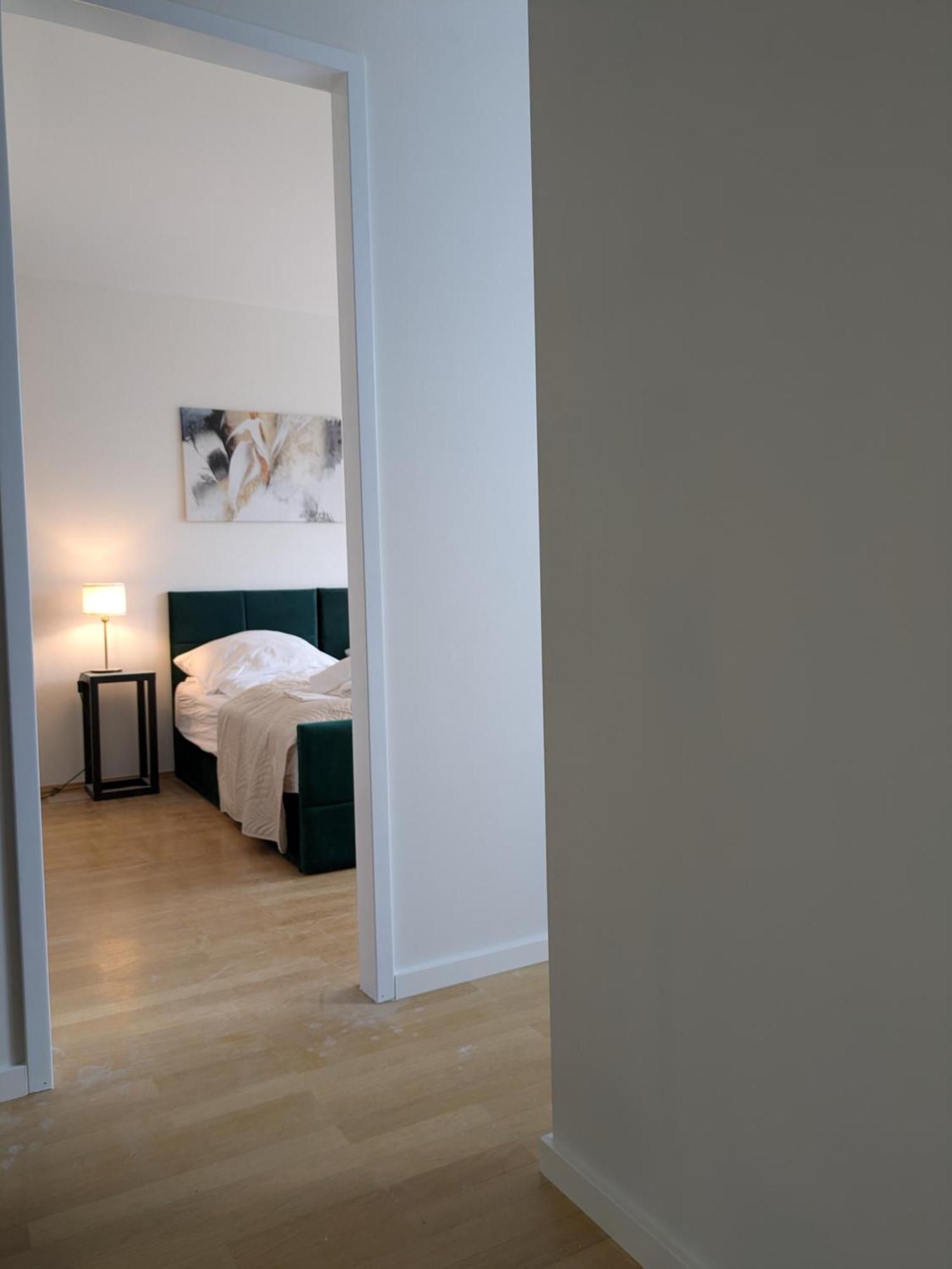 Large 155 Qm And 5 Bedrooms With Roof Terrace In Centrally Located 1 To 14 Guests Apartment