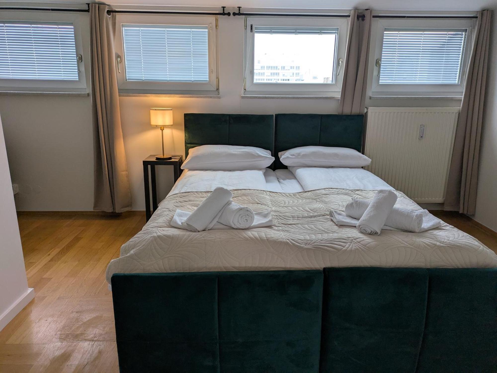 Large 155 Qm And 5 Bedrooms With Roof Terrace In Centrally Located 1 To 14 Guests * Munich