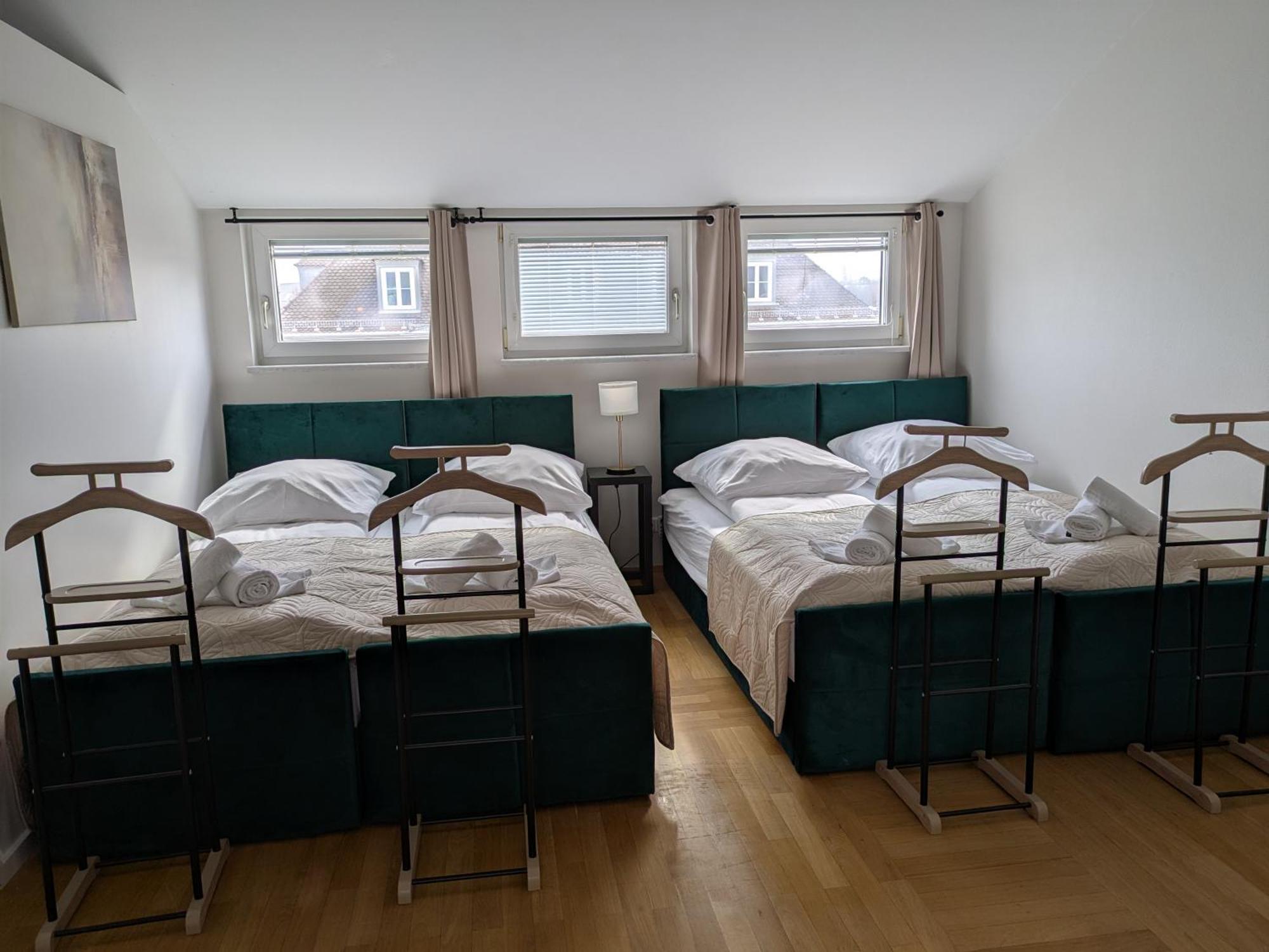 Apartment Large 155 Qm And 5 Bedrooms With Roof Terrace In Centrally Located 1 To 14 Guests *