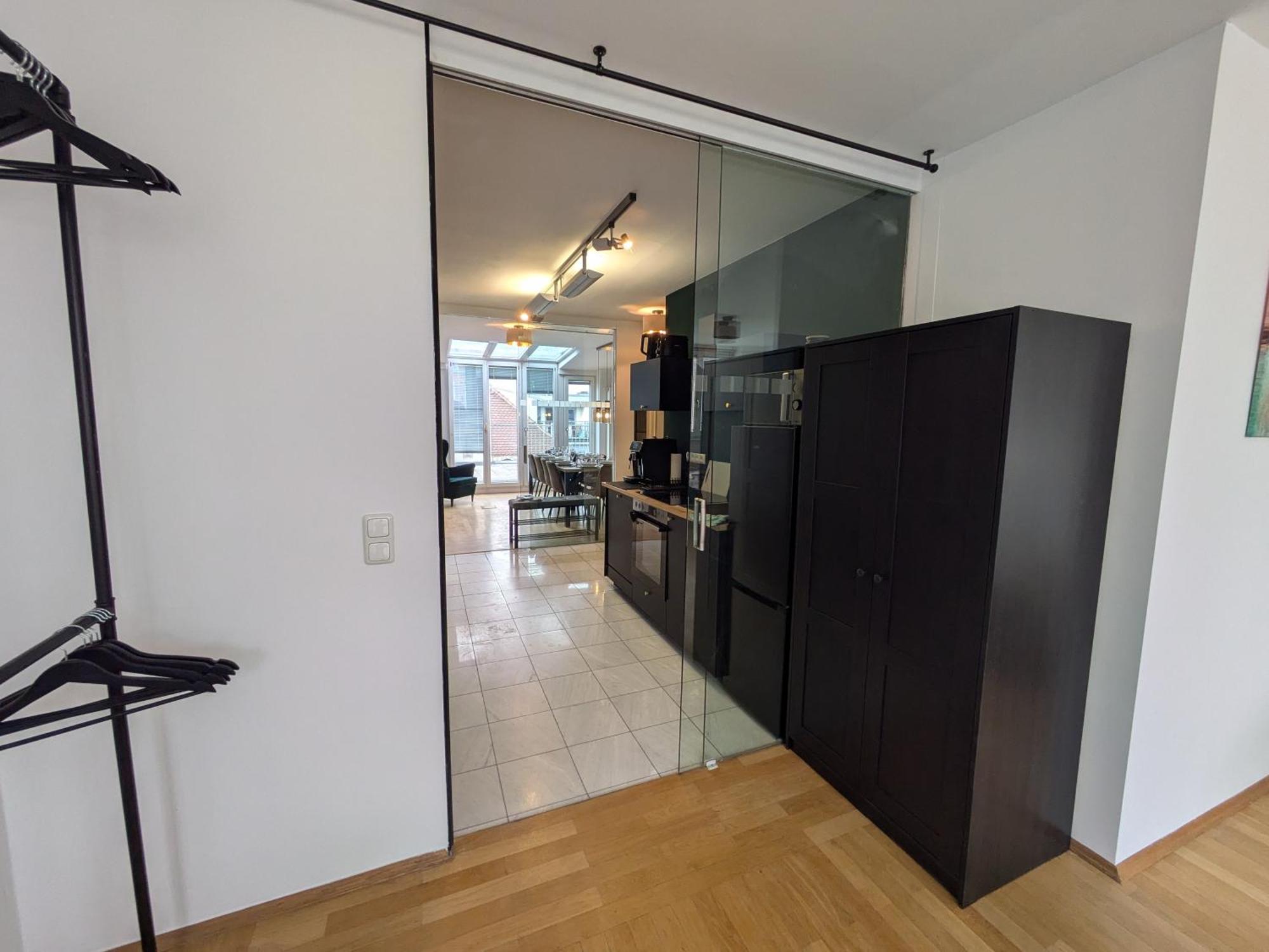 Large 155 Qm And 5 Bedrooms With Roof Terrace In Centrally Located 1 To 14 Guests *