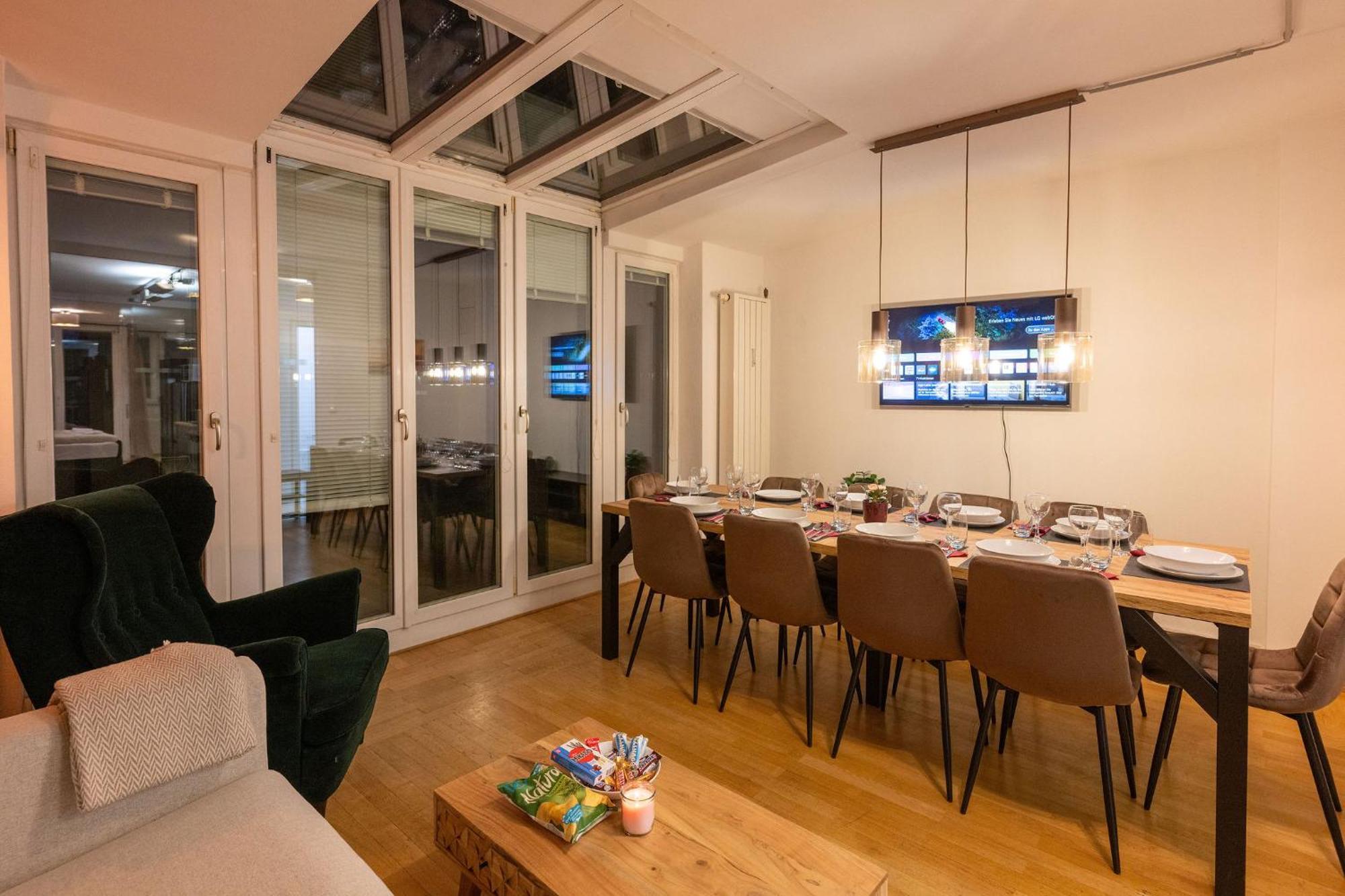Large 155 Qm And 5 Bedrooms With Roof Terrace In Centrally Located 1 To 14 Guests