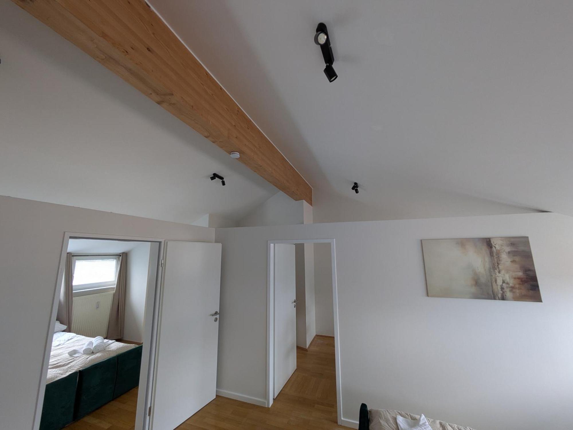 Large 155 Qm And 5 Bedrooms With Roof Terrace In Centrally Located 1 To 14 Guests Апартаменты Мюнхен